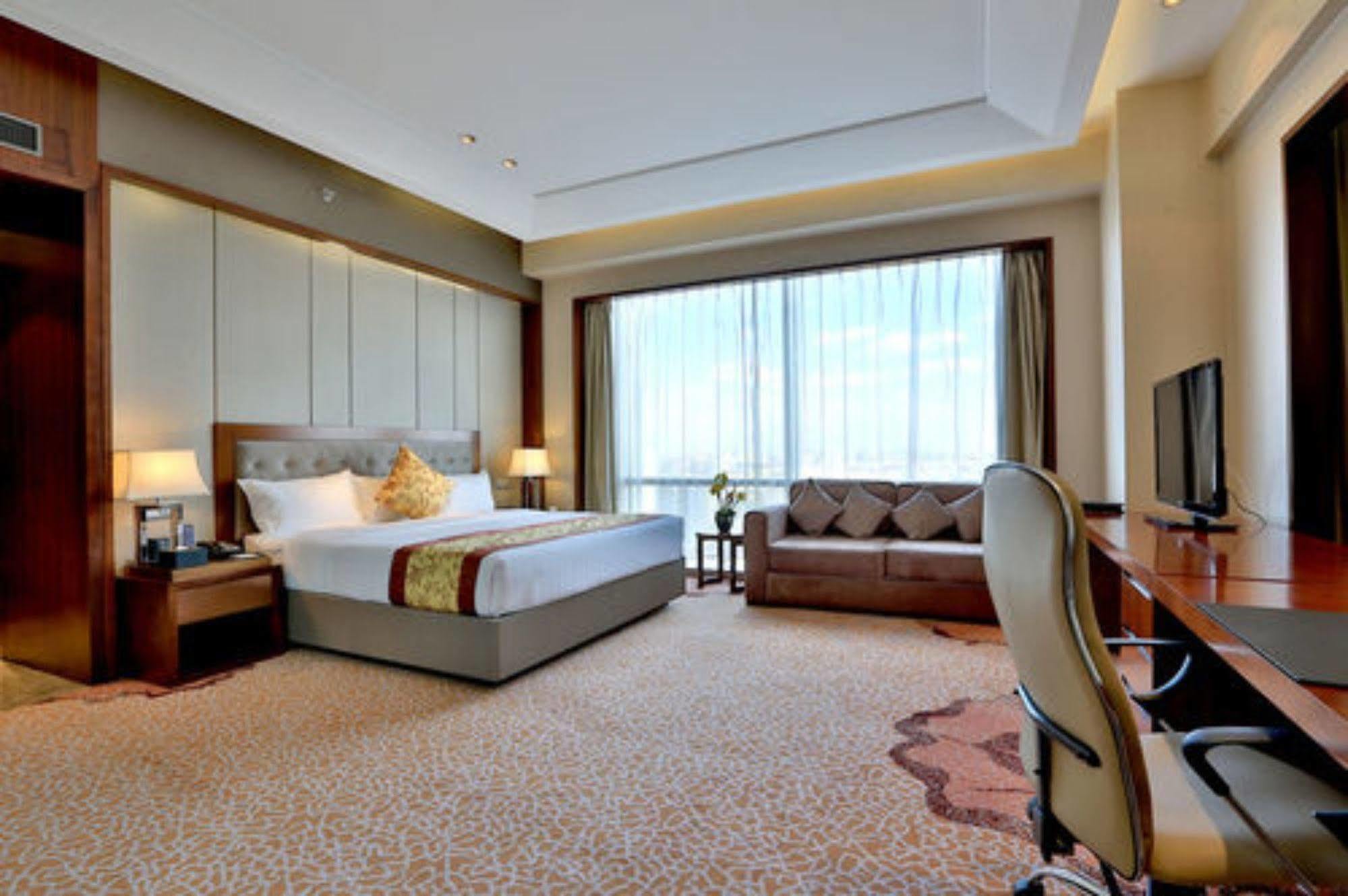 Shenyang Rayfont International Hotel Buitenkant foto